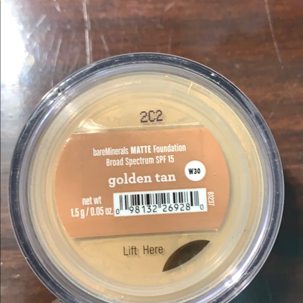 Powder foundation - Picture 2 of 3